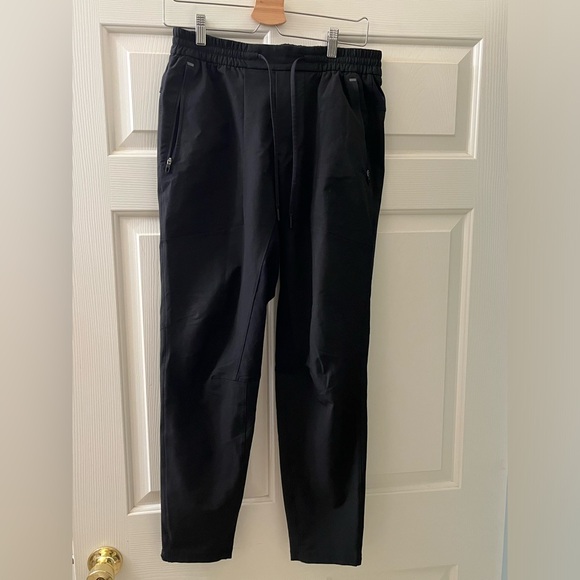 Men’s Lululemon license to train jogger - Picture 2 of 4